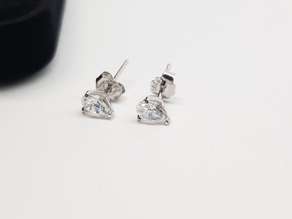 SEÓRA Pear Light Studs — Silver