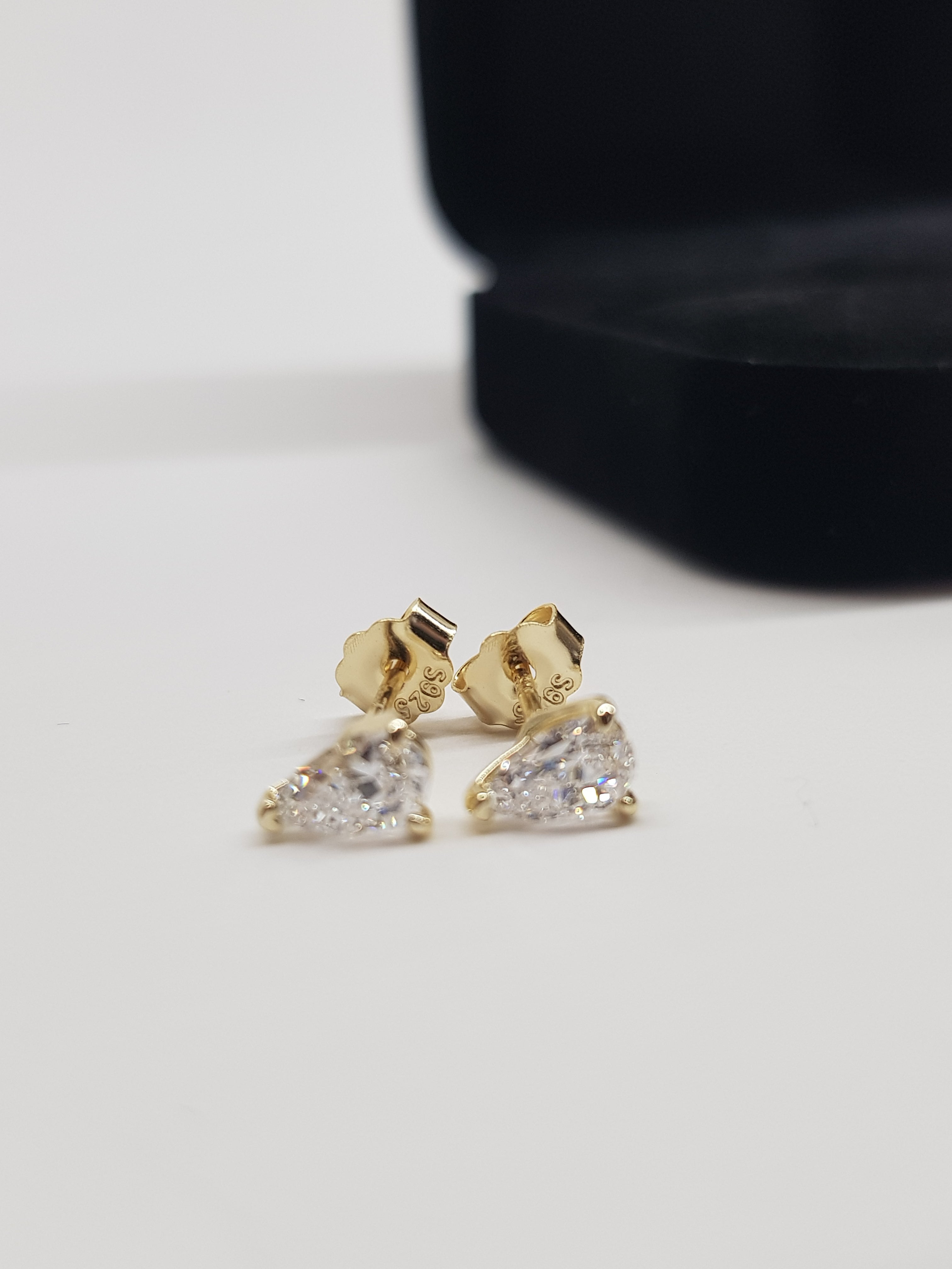SEÓRA Pear Light Studs —  Gold Plated