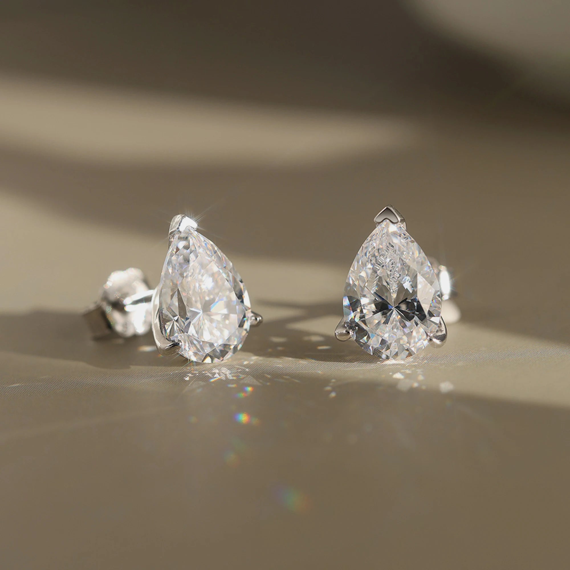 SEÓRA Pear Light Studs — Silver