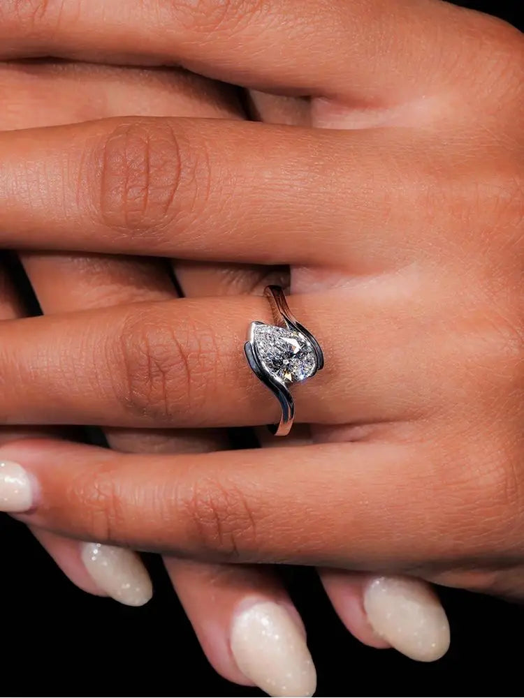 SEÓRA | Teardrop Frame Ring