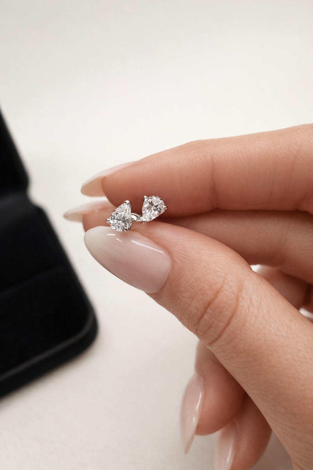 SEÓRA Pear Light Studs — Silver