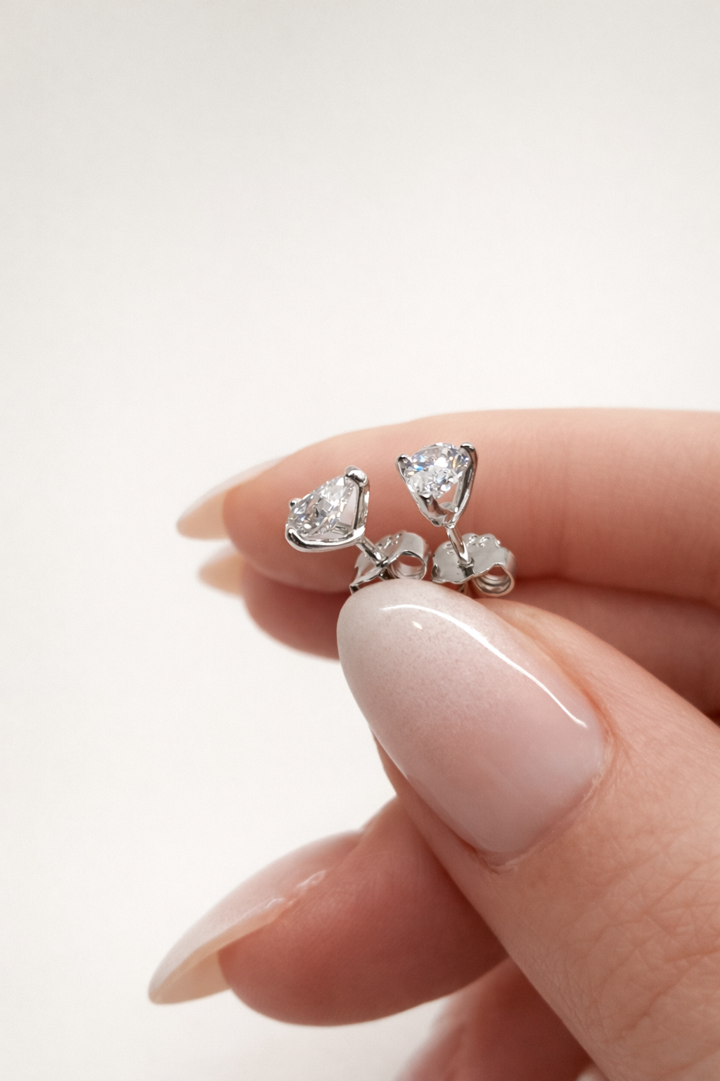 SEÓRA Pear Light Studs — Silver