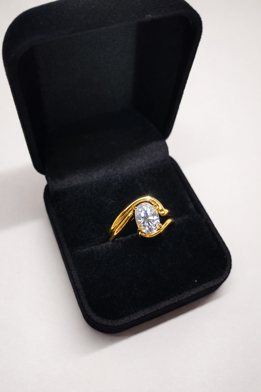 SEÓRA | Curve Oval Ring , CZ Brass Band