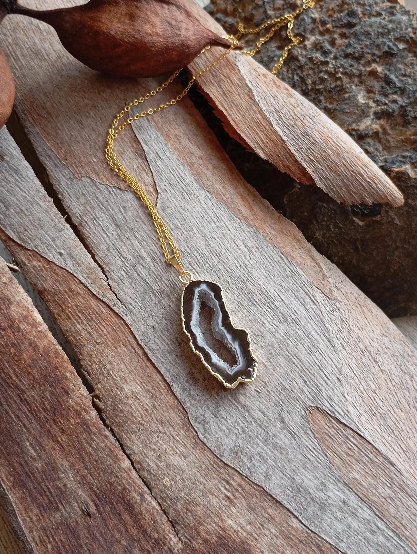 Crystal quartz Pendant Necklace Beautiful gold Electroplated crystal necklace, Reiki, Healing Gorgeous Dainty Necklace natural raw Gemstone