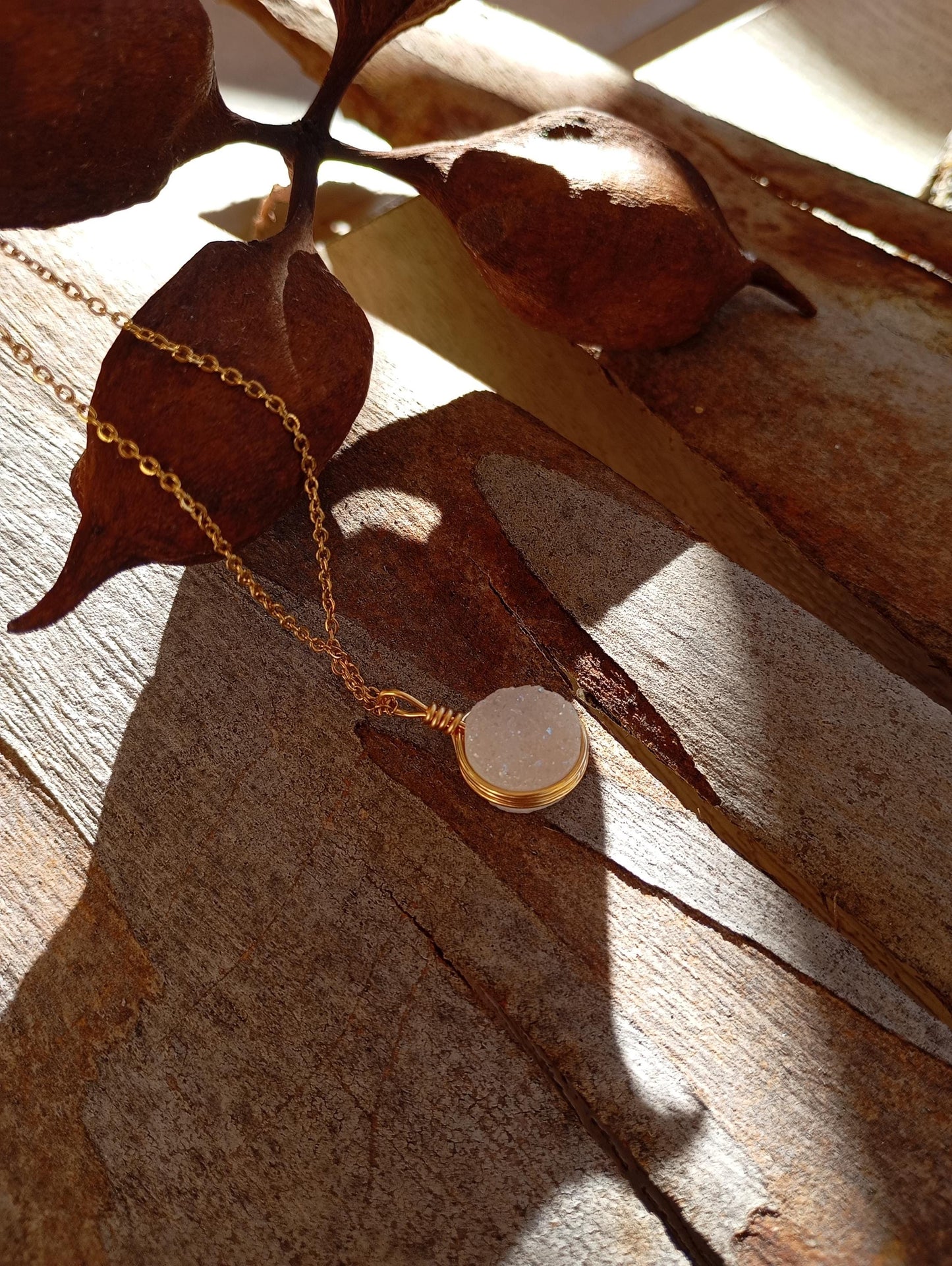Raw Geode Aura Quartz Crystal Necklace, Wire Wrap Pendant Dainty Pendant Necklace, White Druzy Crystal Cluster, gemstone,Healing stone
