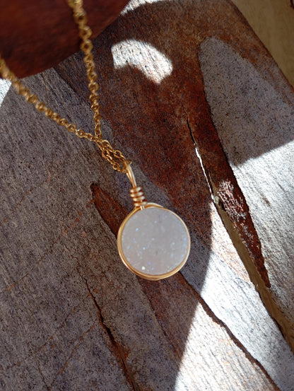 Raw Geode Aura Quartz Crystal Necklace, Wire Wrap Pendant Dainty Pendant Necklace, White Druzy Crystal Cluster, gemstone,Healing stone