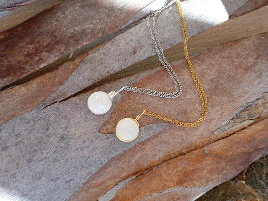 Raw Geode Aura Quartz Crystal Necklace, Wire Wrap Pendant Dainty Pendant Necklace, White Druzy Crystal Cluster, gemstone,Healing stone
