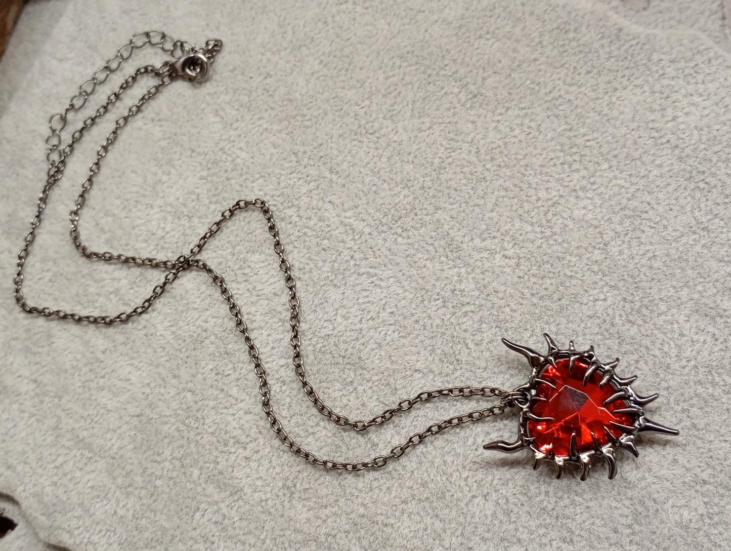Red Heart Thorn Pendant Necklace – Black Plated Chain
