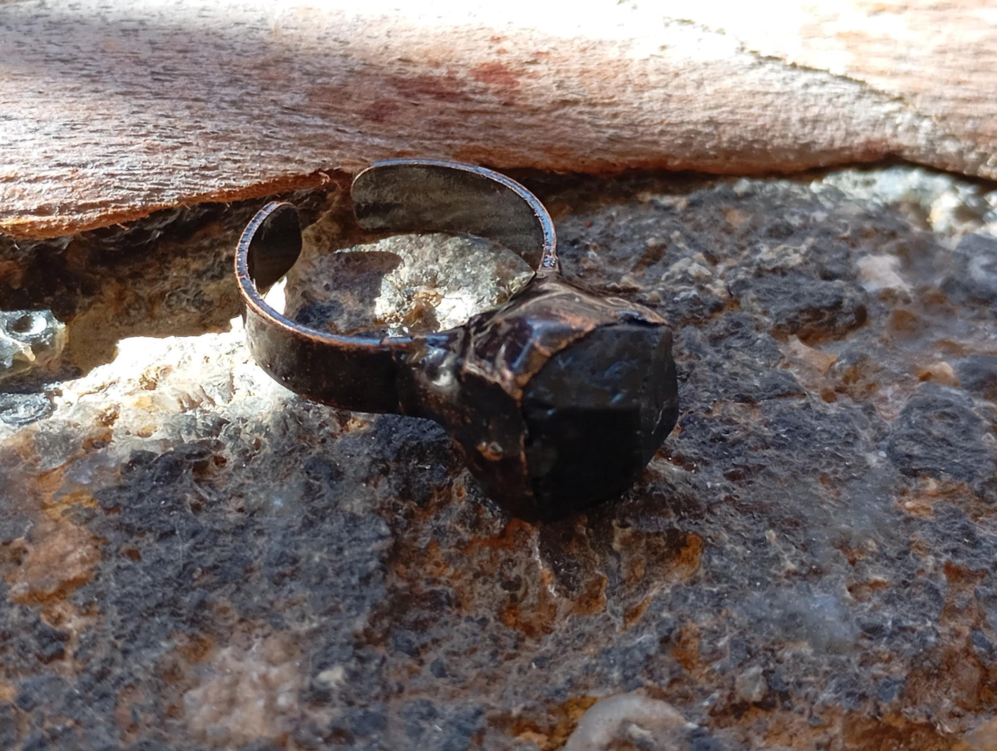 Raw Black Tourmaline open brass finger ring man, gemstone, Domineering,Reiki, antique bronze, retro,evil eye protection stone, mascot,amulet