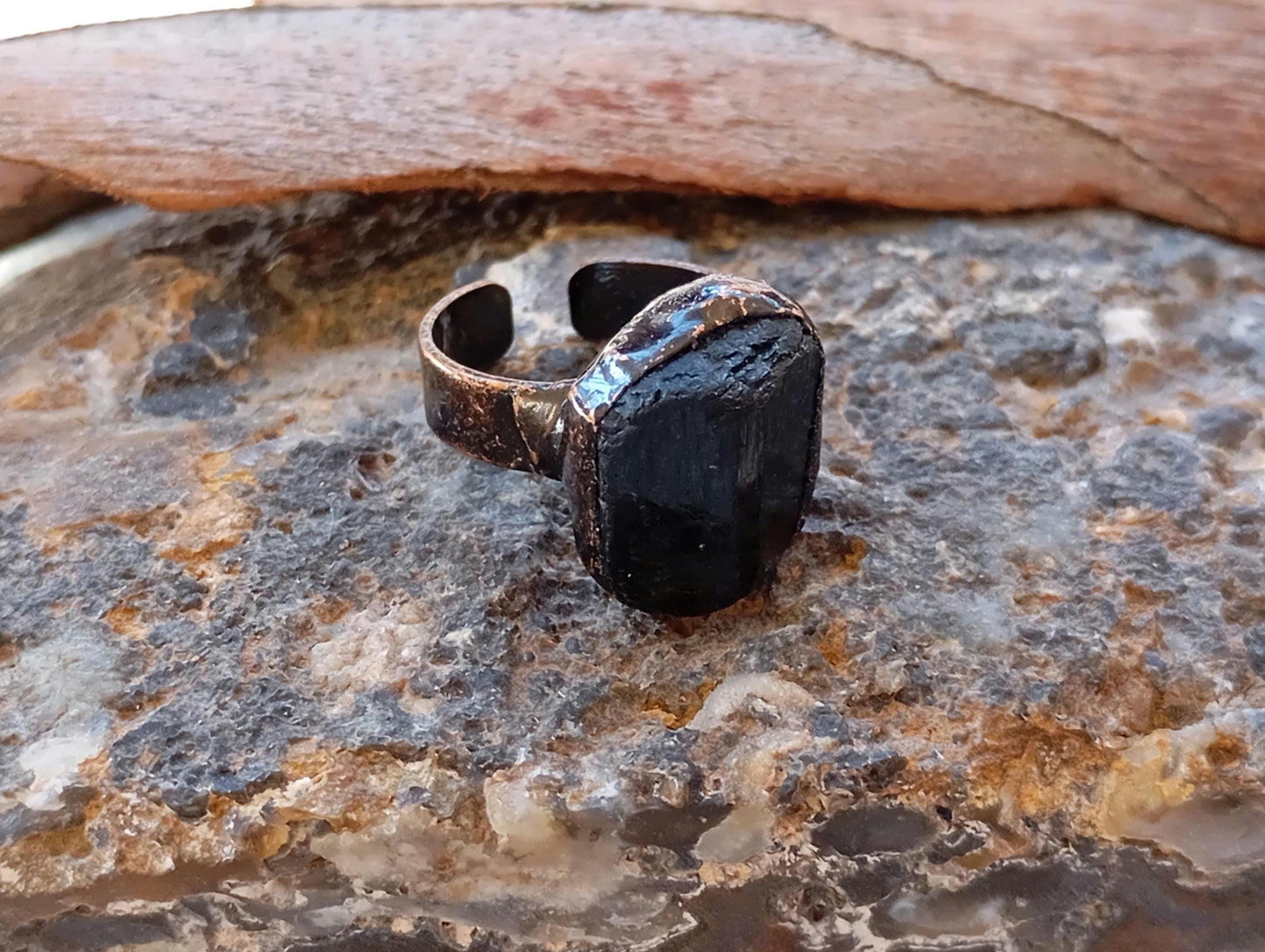 Raw Black Tourmaline open brass finger ring man, gemstone, Domineering,Reiki, antique bronze, retro,evil eye protection stone, mascot,amulet