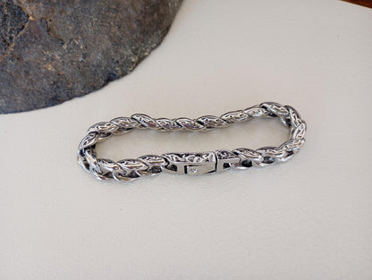 Cuban Chain Bracelet for Men – Heavy Duty Silver Tone Link Bracelet – Masculine Wristband with Secure Clasp – Gift for Him