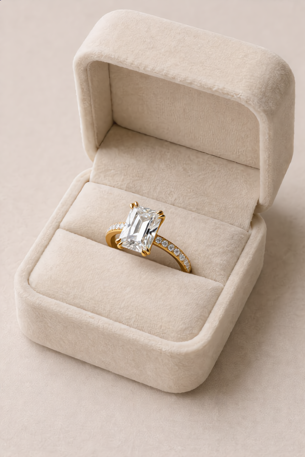 Radiant Cut 2CT Moissanite in 18K Gold Engagement Ring | SEÓRA