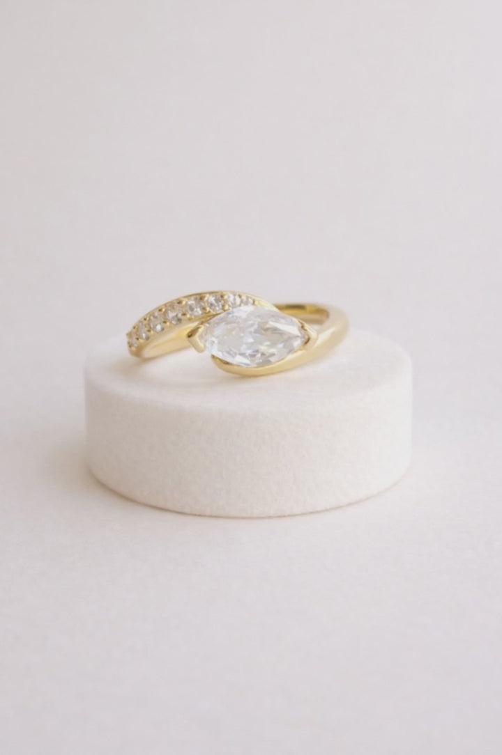 SEÓRA | Marquise Flow Ring , CZ Brass Band