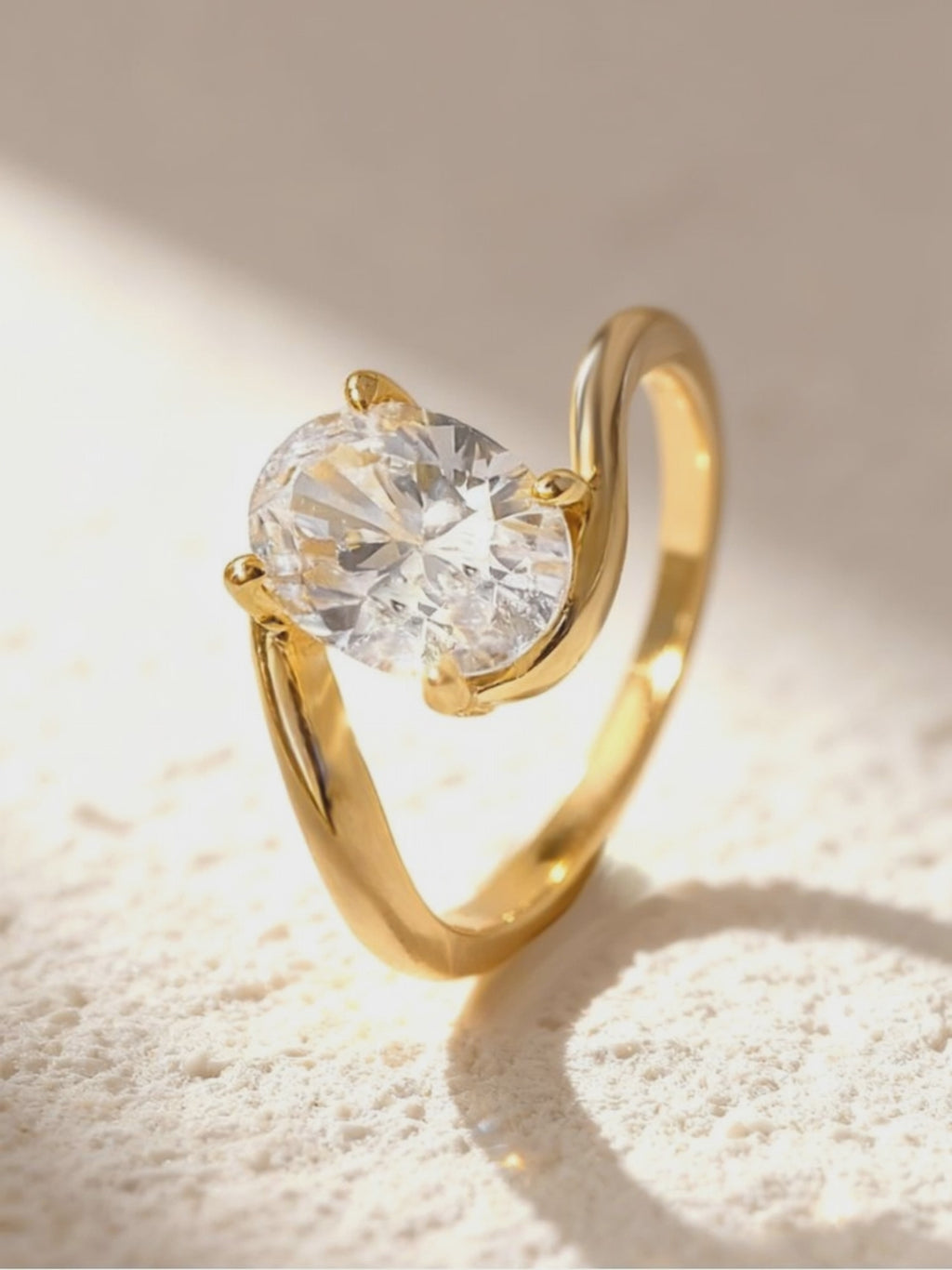 Oval Moissanite Ring in 18K Gold – Curve Design | SEÓRA
