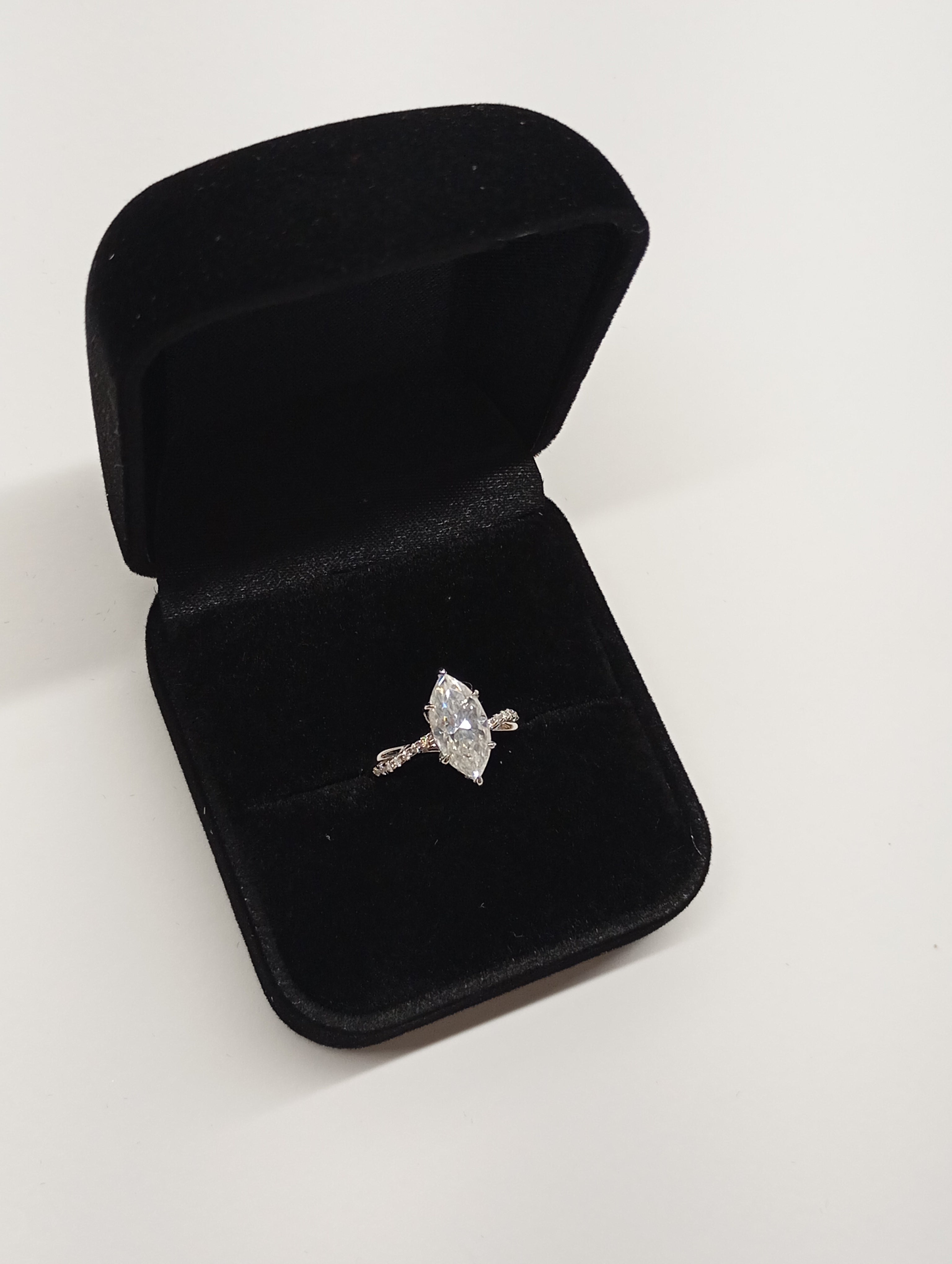 Marquise 2CT Moissanite in 18K Gold Ring | SEÓRA