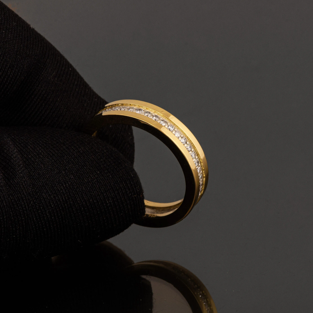 18K Gold Lab Diamond Band Ring | Minimalist Wedding Ring | SEÓRA