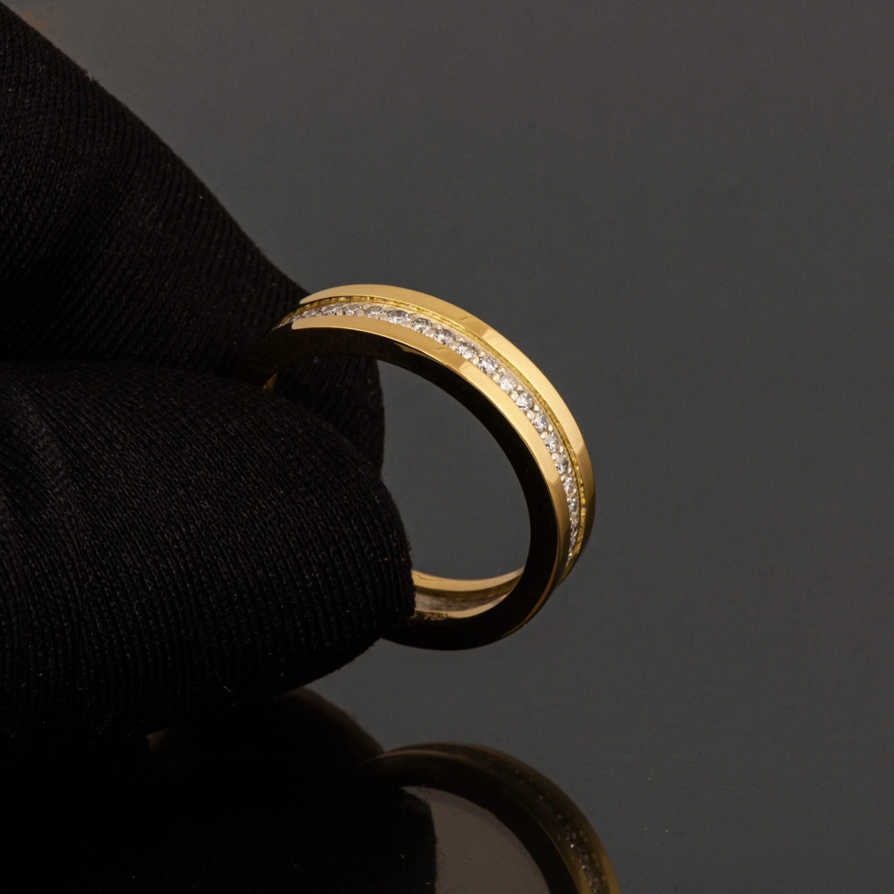 18K Gold Lab Diamond Band Ring | Minimalist Wedding Ring | SEÓRA