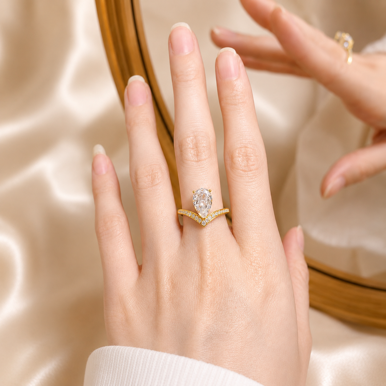 Pear Moissanite Chevron Ring – 2 CT | Solid 14K Gold | SEÓRA