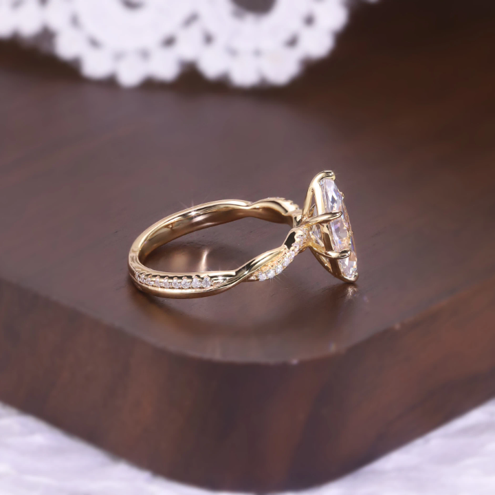 Marquise 2CT Moissanite in 18K Gold Ring | SEÓRA