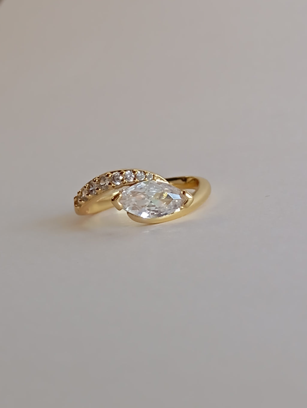 SEÓRA | Marquise Flow Ring , CZ Brass Band