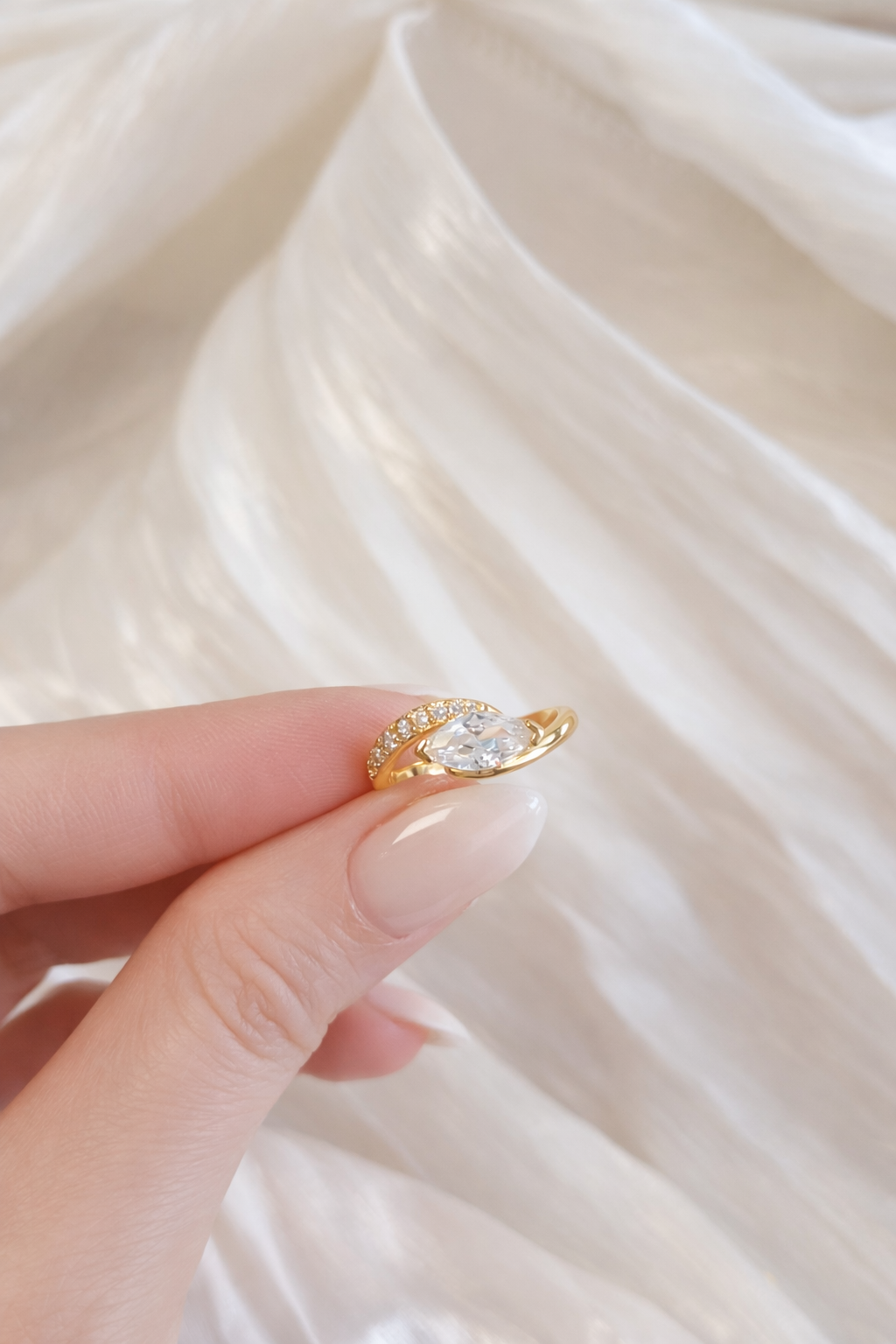 SEÓRA | Marquise Flow Ring , CZ Brass Band