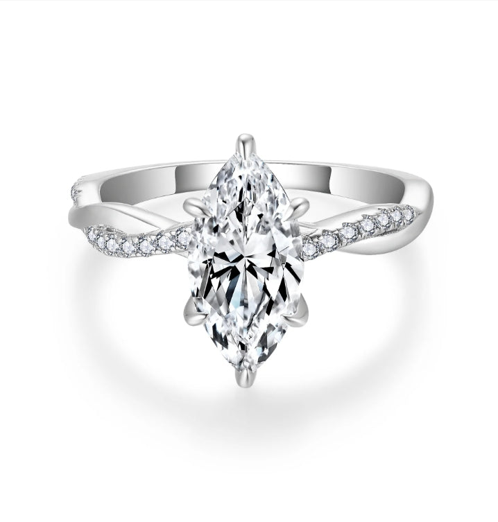 Marquise 2CT Moissanite in 18K Gold Ring | SEÓRA