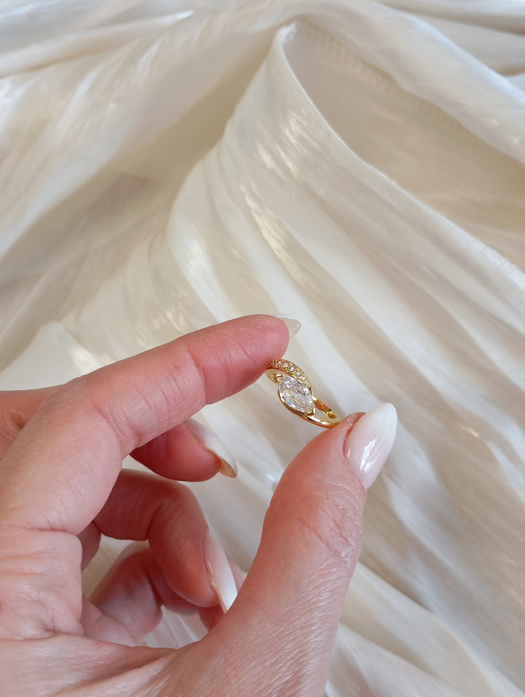 SEÓRA | Marquise Flow Ring , CZ Brass Band