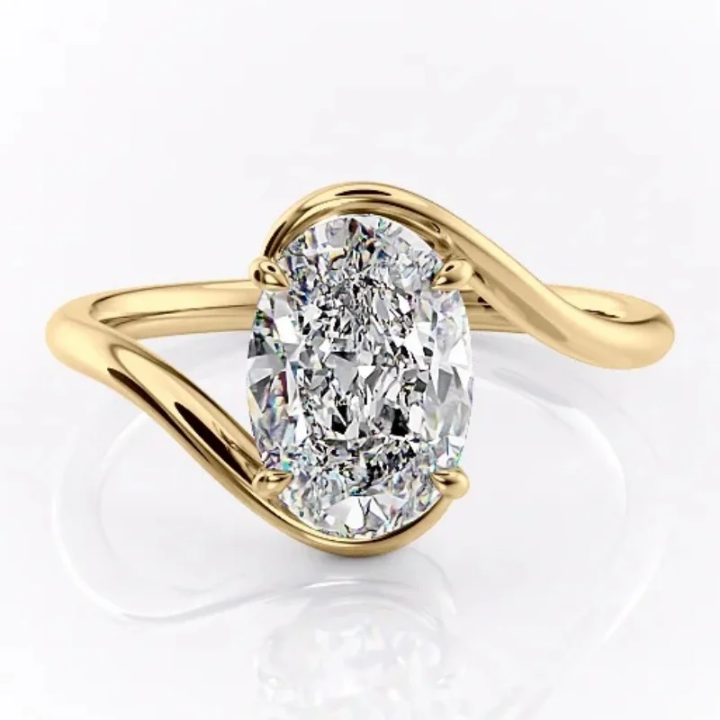 Oval Moissanite Ring in 18K Gold – Curve Design | SEÓRA