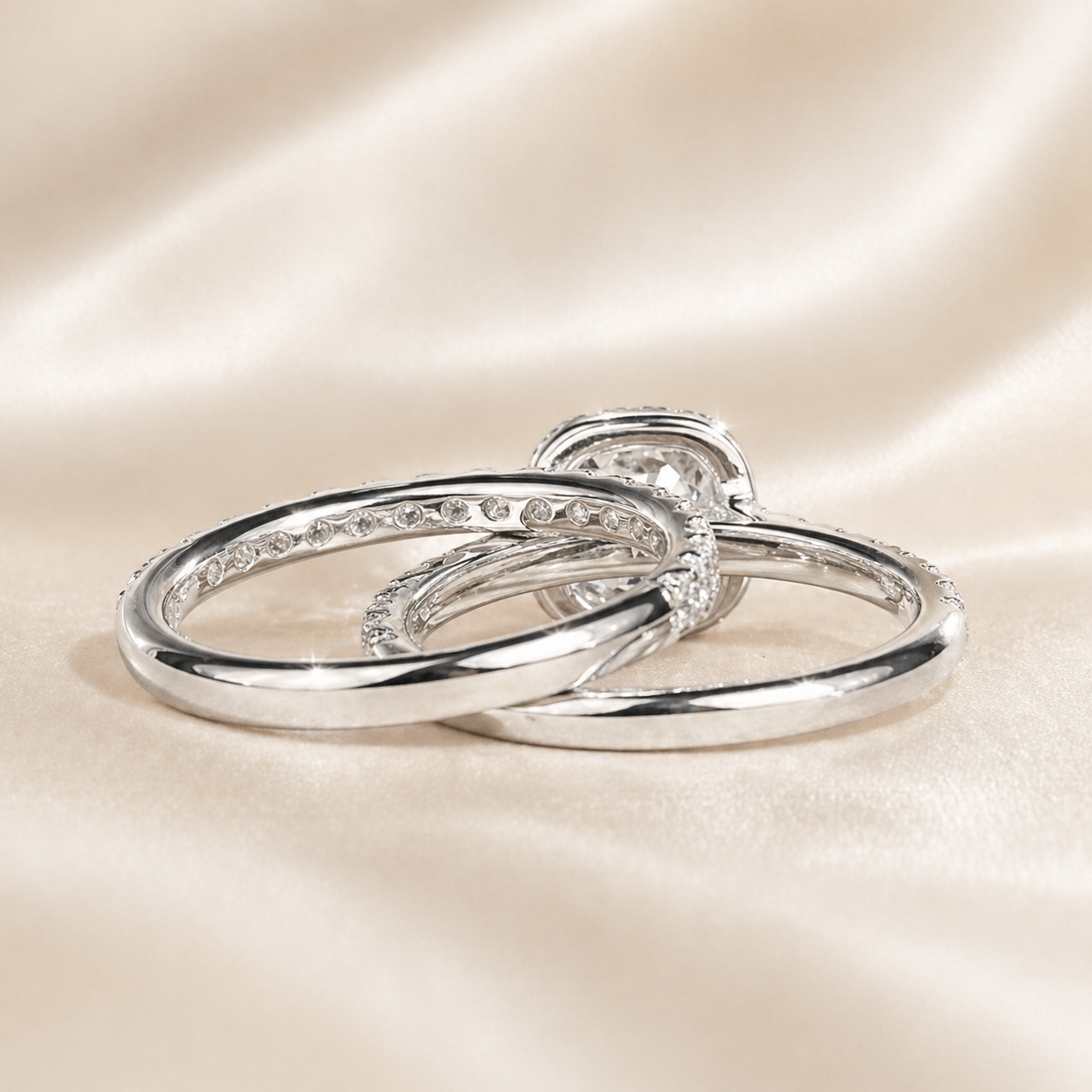 Cushion Cut Halo Bridal Gold Ring Set | SEÓRA