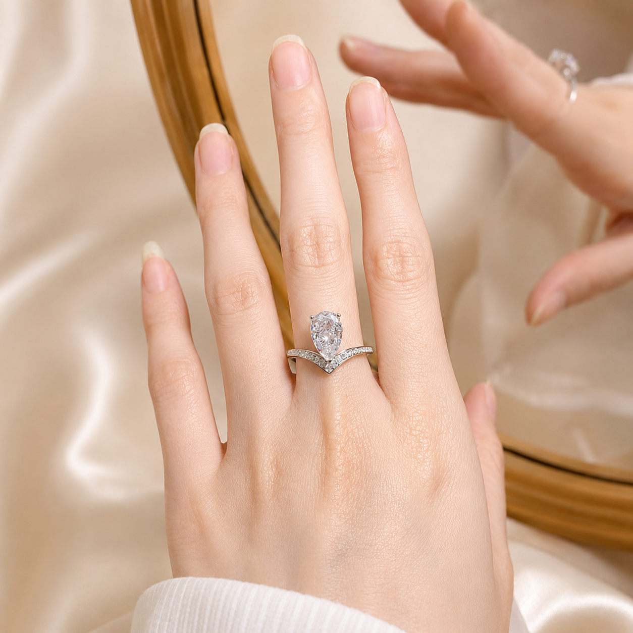 Pear Moissanite Chevron Ring – 2 CT | Solid 14K Gold | SEÓRA
