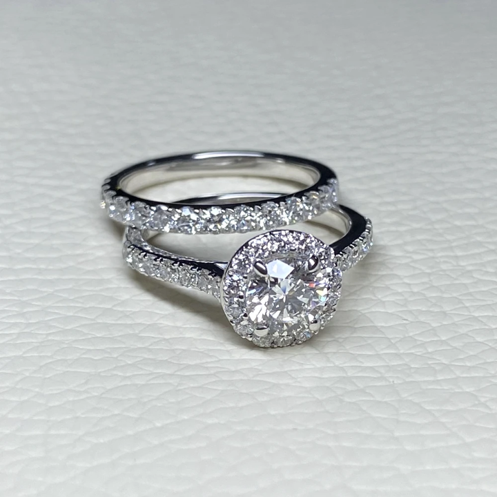 Cushion Cut Halo Bridal Gold Ring Set | SEÓRA