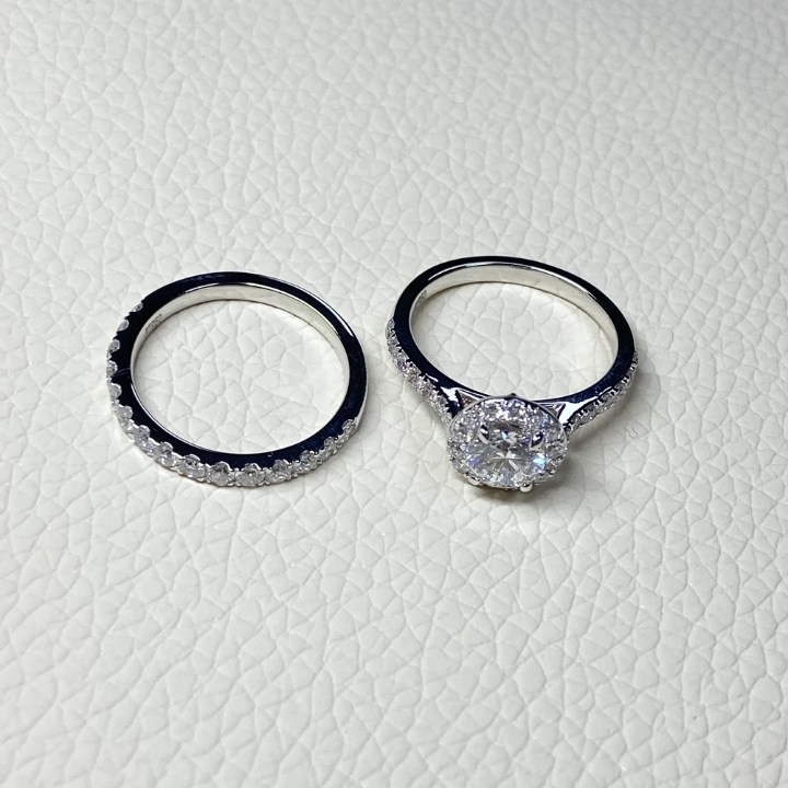 Cushion Cut Halo Bridal Gold Ring Set | SEÓRA