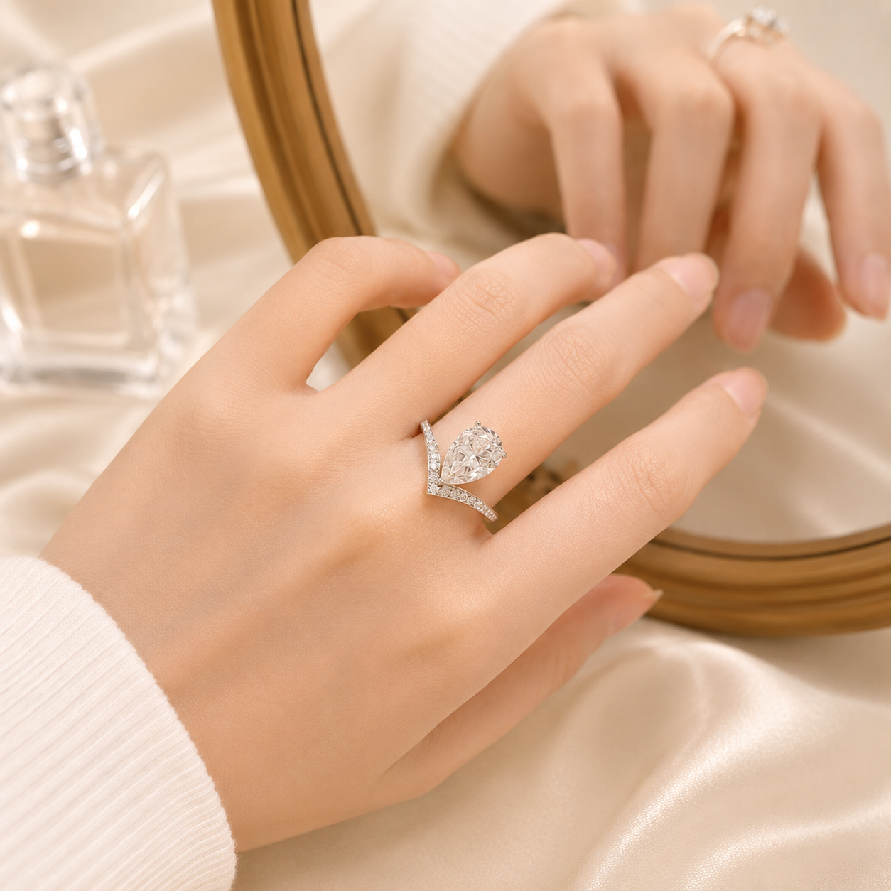Pear Moissanite Chevron Ring – 2 CT | Solid 14K Gold | SEÓRA