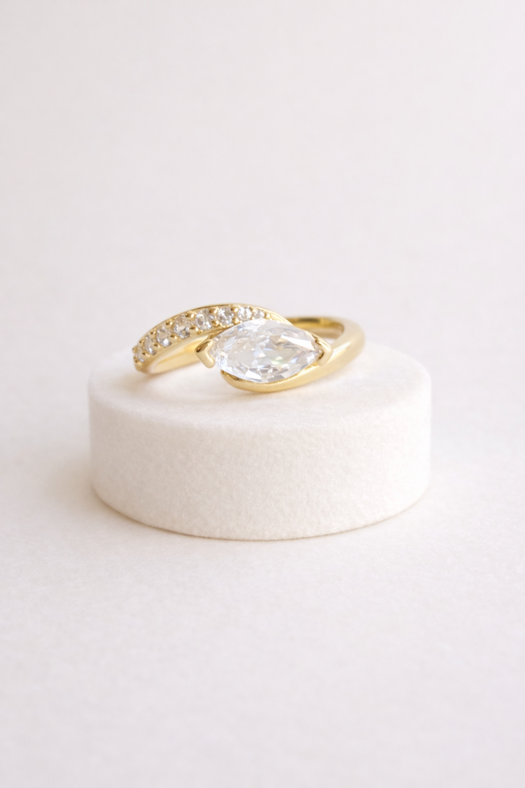 SEÓRA | Marquise Flow Ring , CZ Brass Band