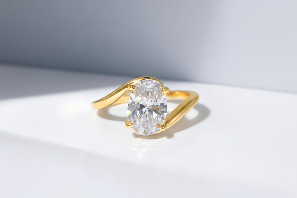 SEÓRA | Curve Oval Ring , CZ Brass Band