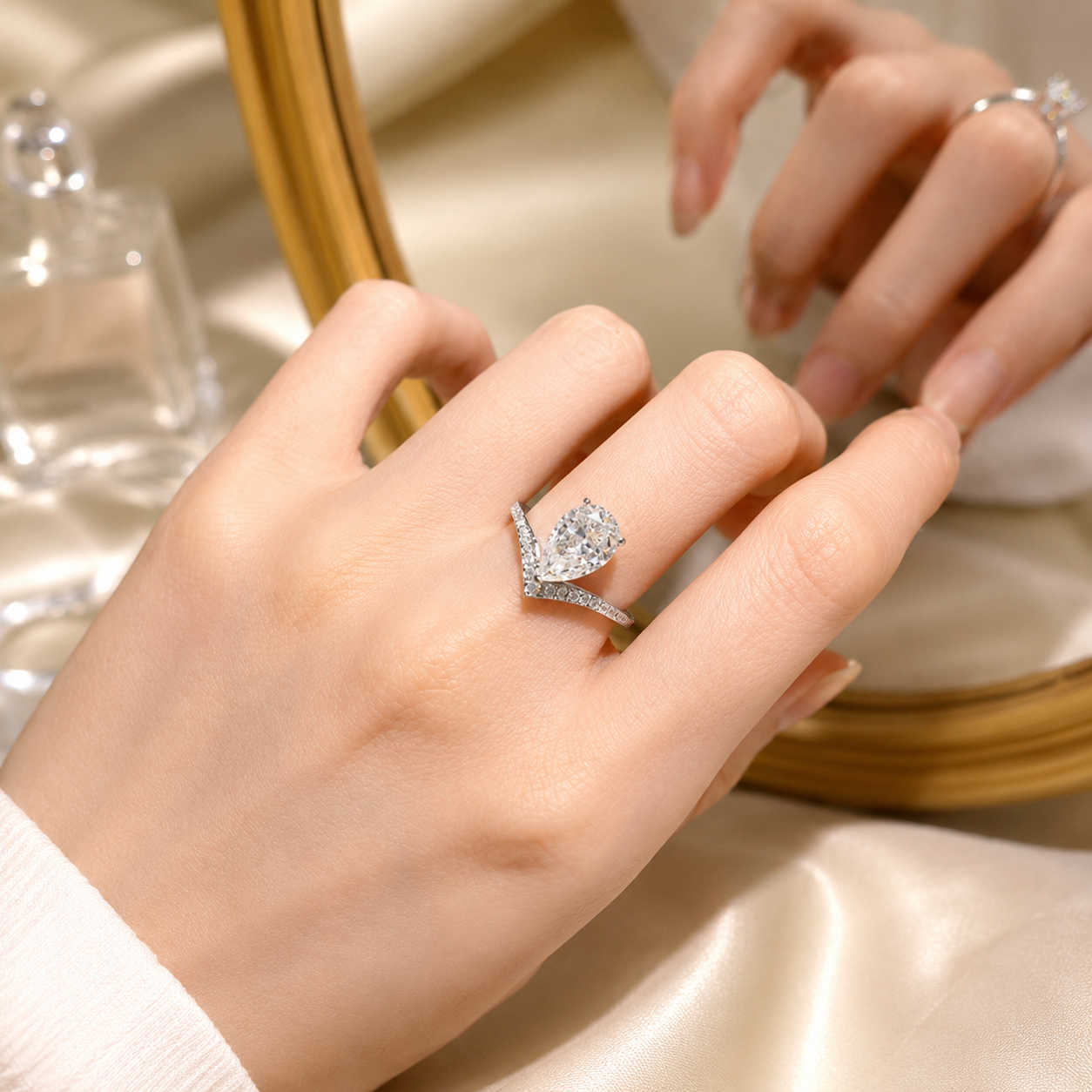Pear Moissanite Chevron Ring – 2 CT | Solid 14K Gold | SEÓRA